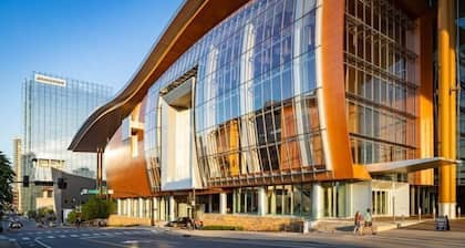 Walk 2 Broadway! Free Parking! Patio #634