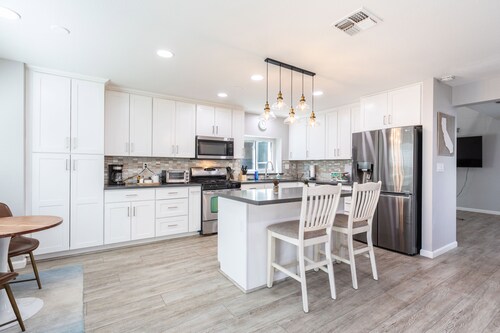 Spacious house in Elk Grove, perfect for your stay!