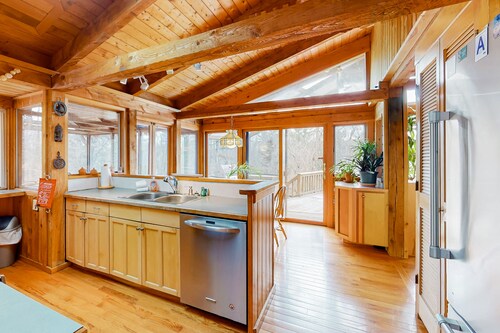 Stunning dog-friendly home with board games, sauna, balcony, gas grill, & deck