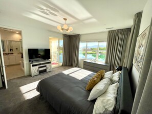 5 bedrooms, desk, iron/ironing board, free WiFi