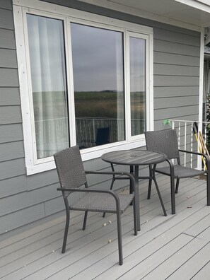 Outdoor dining - Charming Country  Farmhouse near Lethbridge (Lethbridge County)