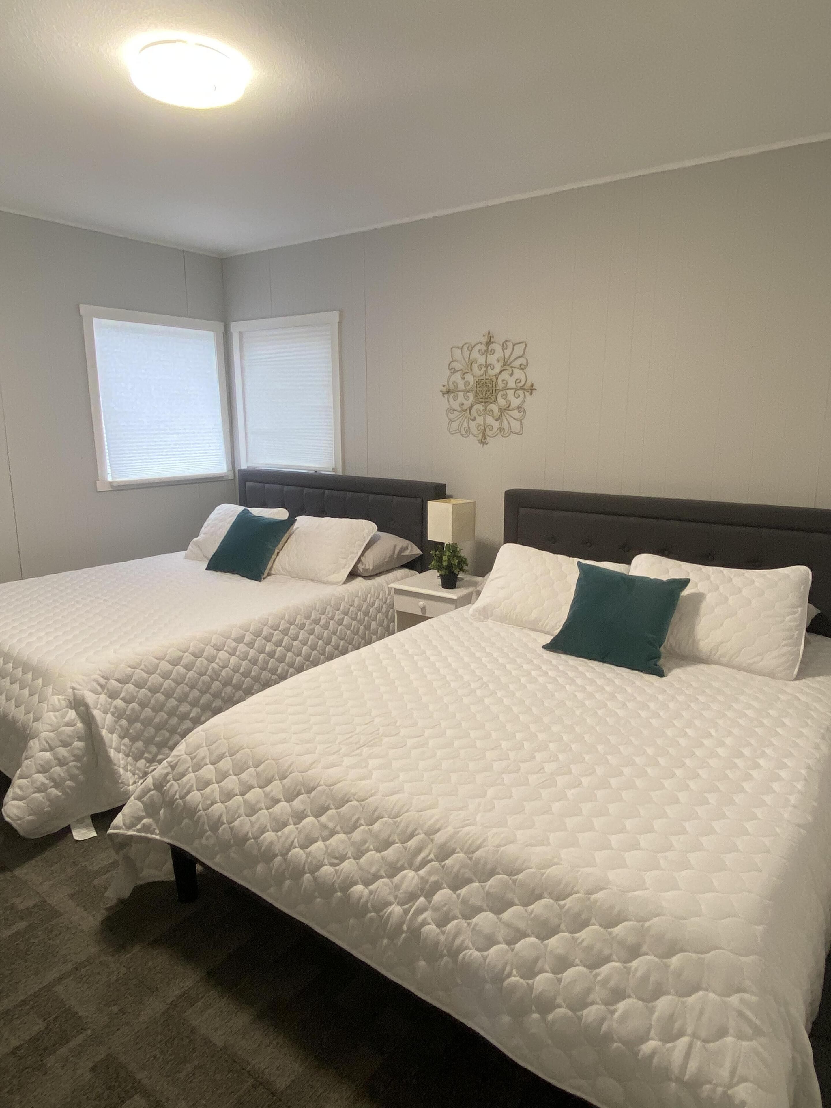 Desk, iron/ironing board, WiFi, bed sheets