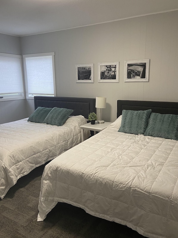 Desk, iron/ironing board, WiFi, bed sheets