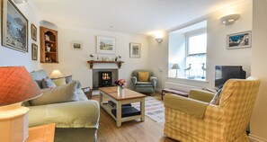 Smart TV, fireplace, books - Nor Nour - sleeps 6 guests  in 3 bedrooms (Cawsand)
