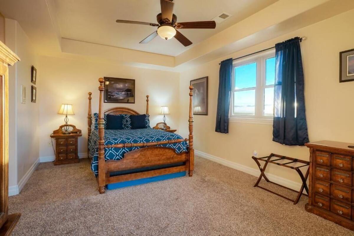 Deluxe Balcony Suite,  Mountain View | 高級寝具、ピロートップベッド、アイロン / アイロン台、WiFi (無料)