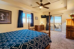 Deluxe Balcony Suite,  Mountain View | Ropa de cama de alta calidad y colchones con acolchado adicional