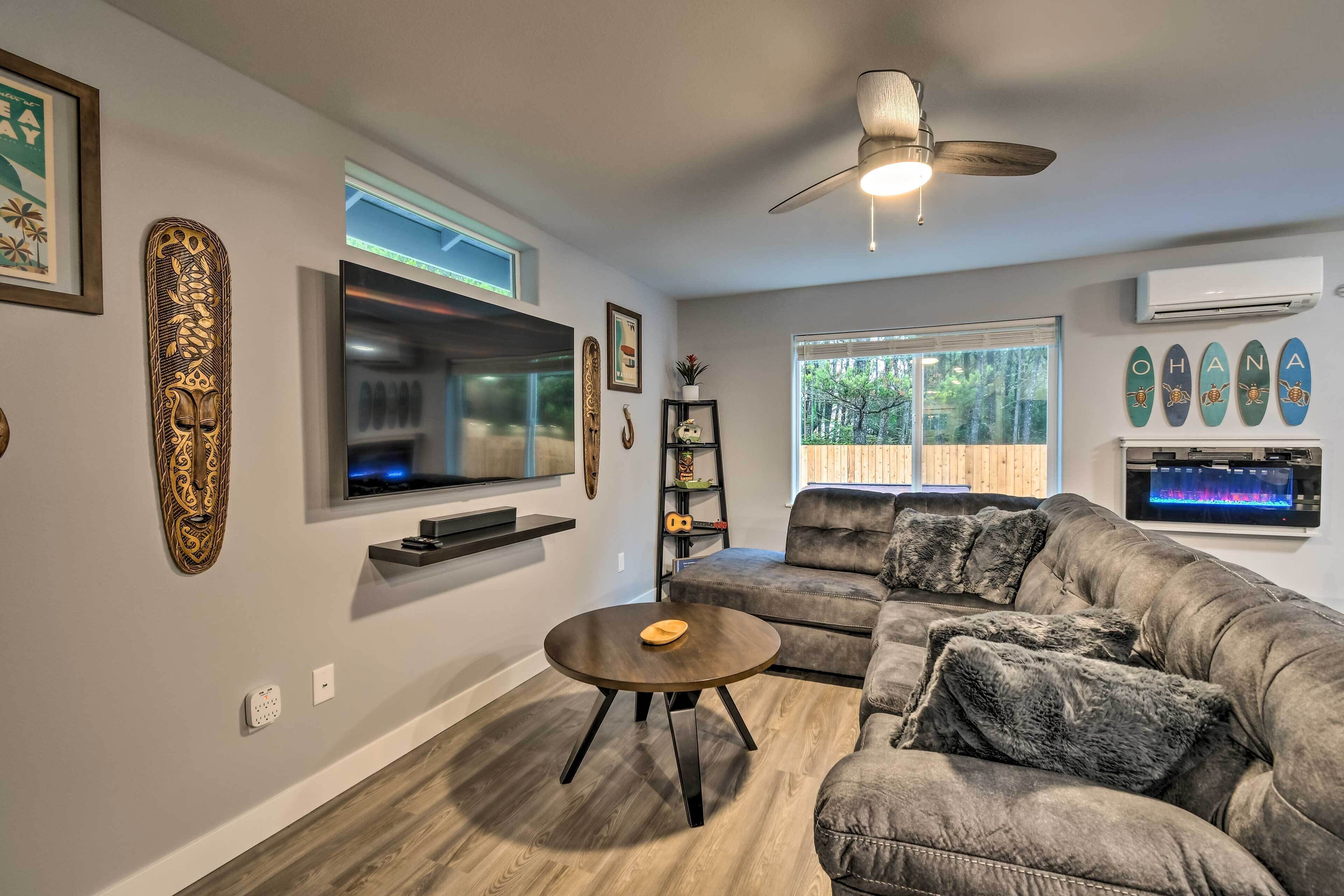 Chic Westport Getaway w/ Hot Tub & Fireplace!