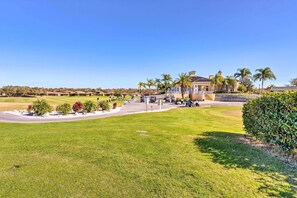 Property grounds - Resort Perks & Gas Grill: Spacious Davenport Haven (Davenport)