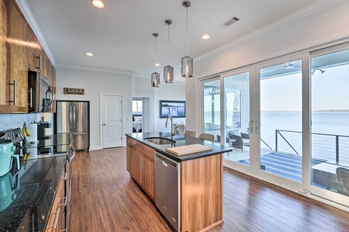 Beautiful Waterfront Getaway w/ Dock!
