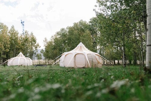 Yellowstone Luxury Bell Tent Sleeps 3