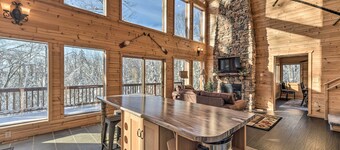 Paddle Ready: Hayward Lake View Retreat w/ BBQ