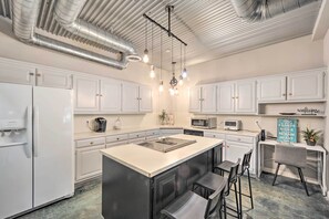 Fridge, microwave, stovetop, dishwasher