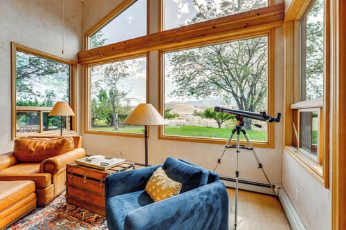 Hot Tub, Wineries, Mtn Views: Palisade Home!