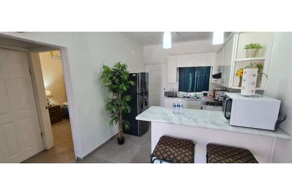 Refrigerador, horno y parrilla de estufa 