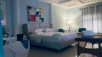 Suite estudio de lujo, 1 cama King size, con acceso para personas discapacitadas, planta baja | Tratamiento de spa | Masajes con piedras calientes y masajes de tejido profundo