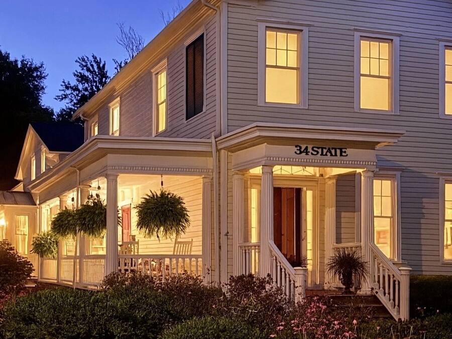 Facciata della struttura - sera/notte