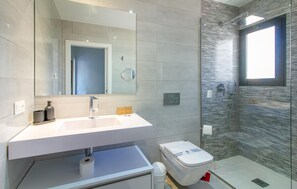 Shower - Cozy home in Polop de la Marina (Polop de la Marina)