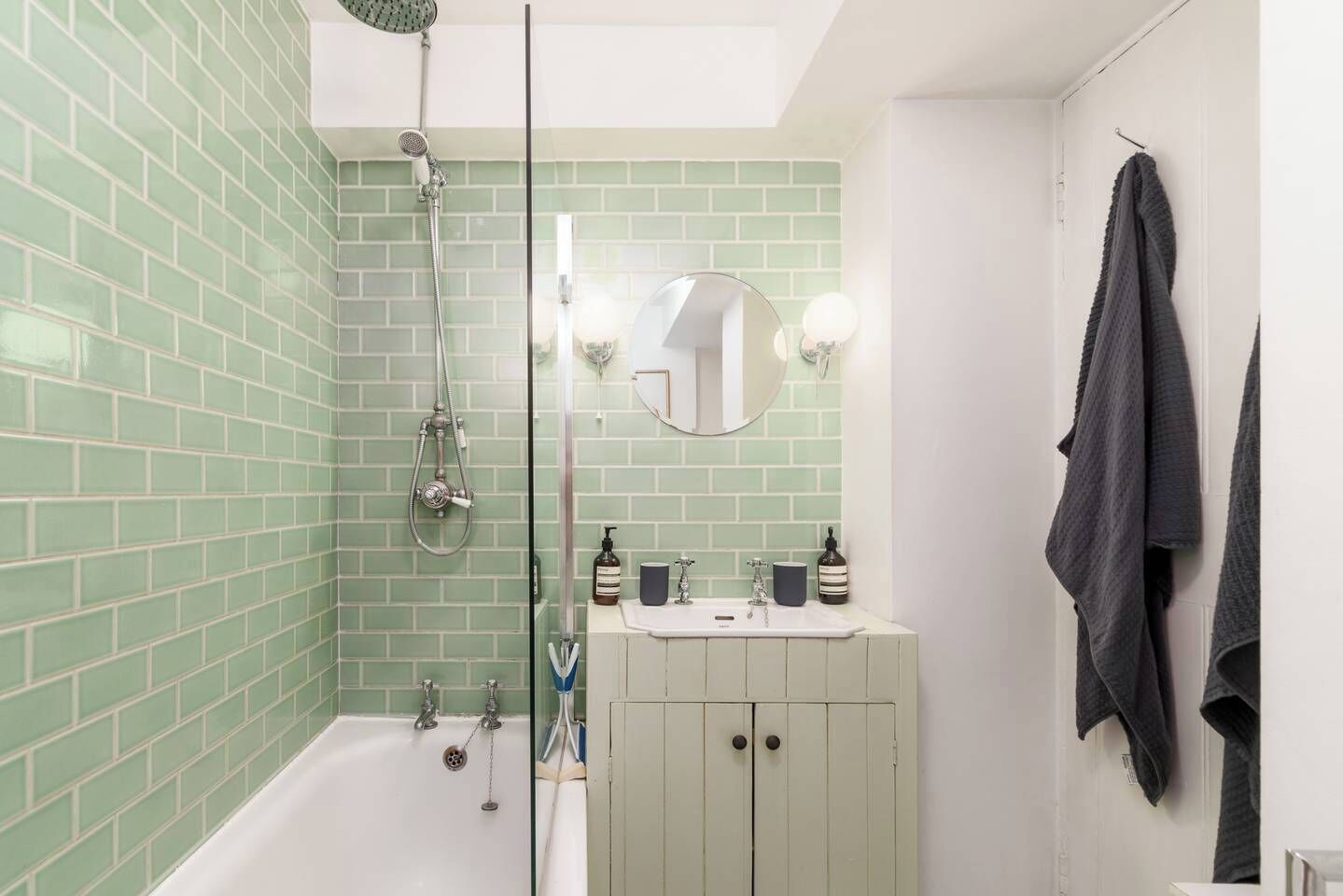Bathtub, hair dryer, towels
