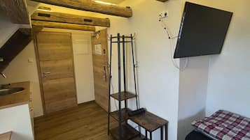 2 Personen Zimmer mit eigenem Bad & Teeküche | Schreibtisch, laptopgeeigneter Arbeitsplatz, kostenloses WLAN