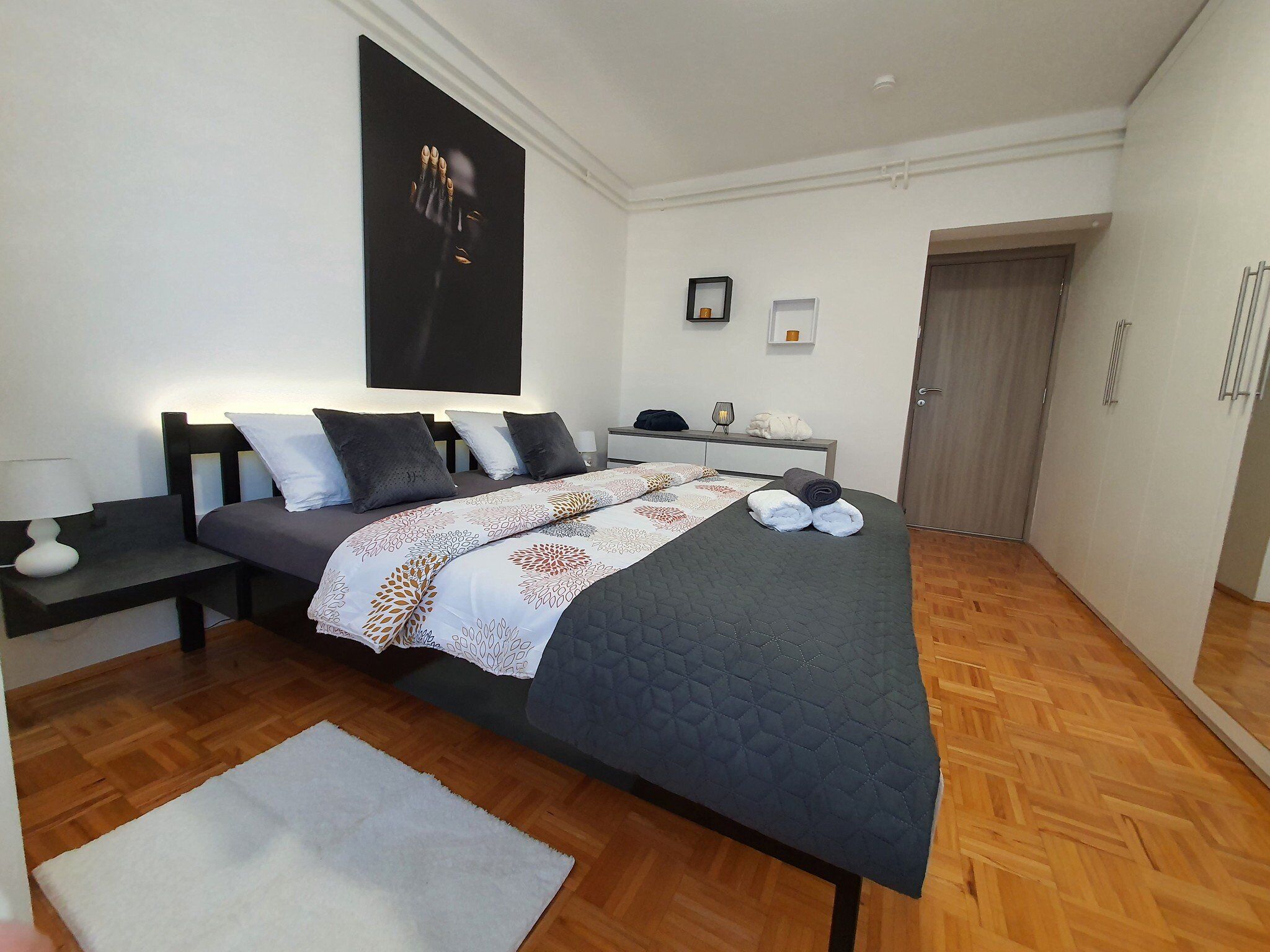 Căn hộ (One Bedroom Apartment with Balcony) | 1 phòng ngủ 