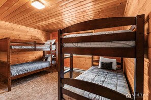3 bedrooms, iron/ironing board, travel crib, WiFi