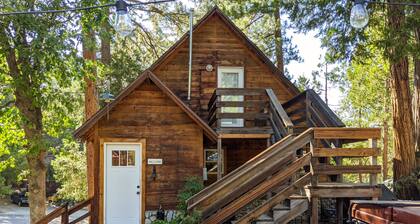 Two Magical cabins *Spa, Fireplace, Pet Friendly*