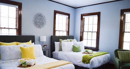 Blue Bengal Bungalow 5 mins to Downtown Jackson & 15 mins to Jackson’s Airport