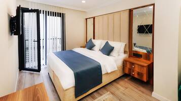 Cortinas blackout, insonorización y tabla de planchar con plancha