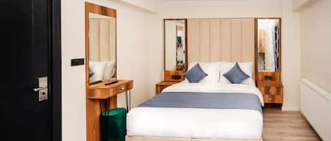 Rideaux occultants, chambres insonorisées, fer et planche à repasser