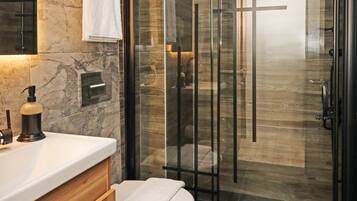 Economy-Doppelzimmer | Badezimmer | Dusche, Regendusche, Haartrockner, Hausschuhe