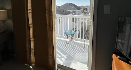 SunnyBoy Beach House, a few steps to everything at the shore!