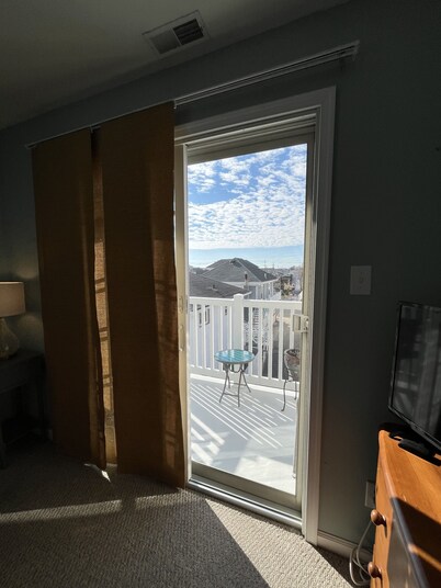 SunnyBoy Beach House, a few steps to everything at the shore!