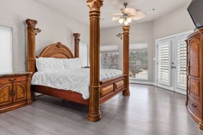 4 bedrooms, iron/ironing board, WiFi, bed sheets