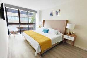 3 bedrooms, desk, travel crib, WiFi