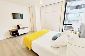 3 chambres, bureau, lit de bébé portatif, Wi-Fi