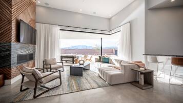 Smart TV, fireplace, stereo