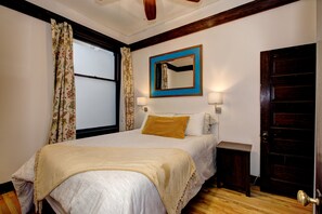 2 室のベッドルーム、WiFi (無料)、ベッドシーツ