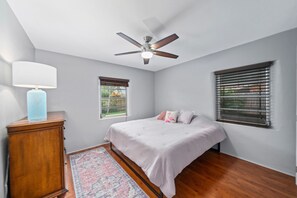 2 bedrooms, travel crib, free WiFi, bed sheets