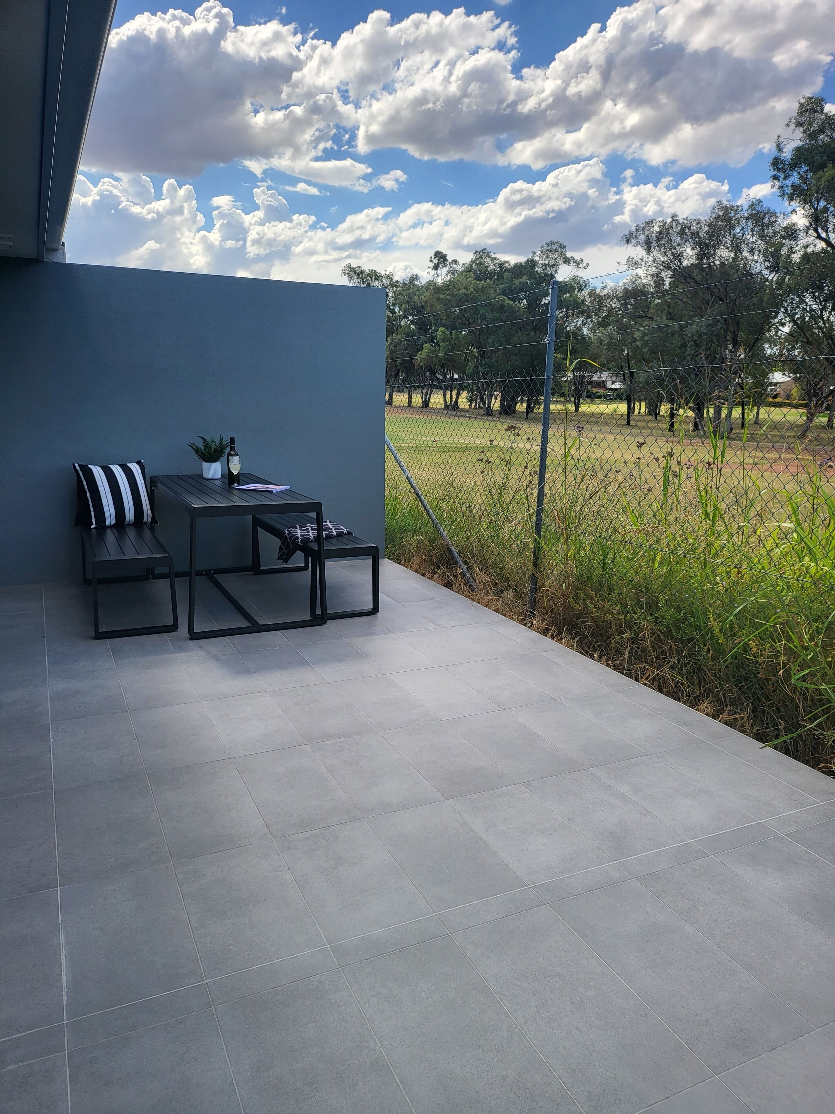 3 Bedroom Apartment Pet Friendly | Terrace/patio