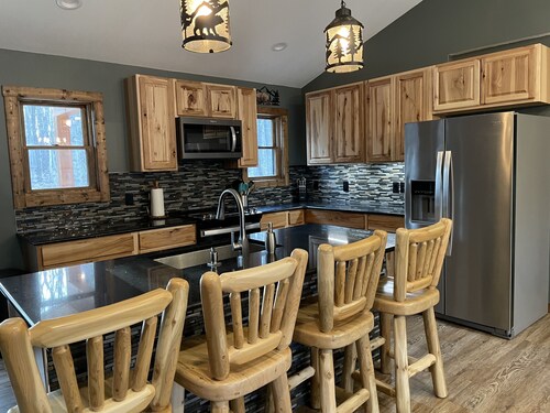 Northern MI Log Cabin Inn–Hot Tub, Trails, Golf, Trails, Nature, Snowmobile, Ski