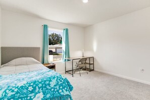 4 bedrooms, desk, free WiFi, bed sheets