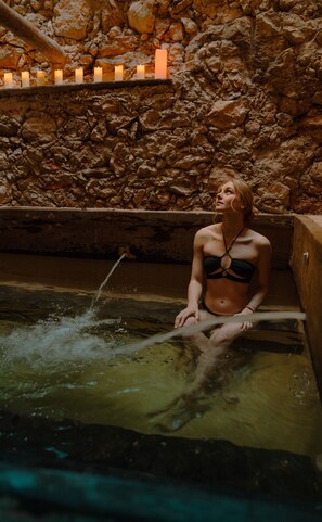 Indoor pool, 3 outdoor pools