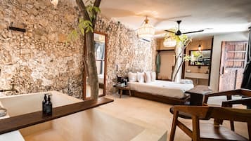 Quarto júnior, ao lado da piscina | Individualmente decorados, ferros/tábuas de passar roupa