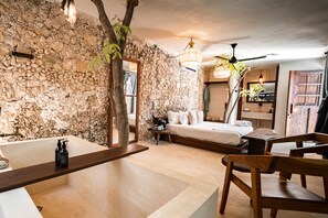 Junior Room, Poolside | Individually decorated, iron/ironing board, free WiFi, bed sheets - Japoneza Retreat Centro - Adults Only (Mérida)