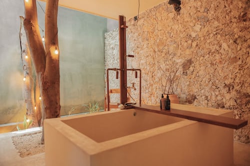 Habitación superior, Terraza, planta baja | Baño | Tina y regadera independientes, secadora de cabello, batas, toallas