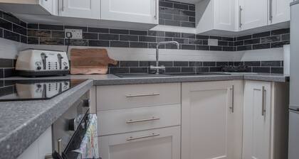 Castle Cove - 1 Bedroom Apartment - Tenby