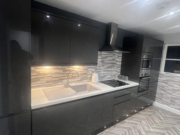 Apartment, 1 Queen Bed | Private kitchen | Fridge, microwave, oven, stovetop