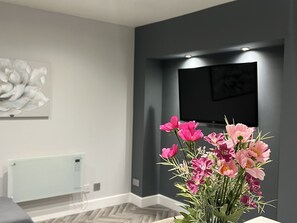 Apartment, 1 Queen Bed | Interior - The Broadway Retreat With Parking (Herne Bay)