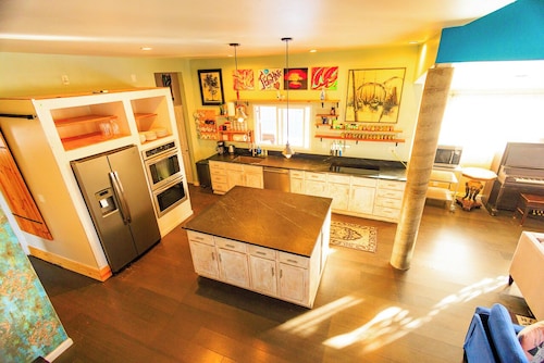 Denver Oasis [HotTub/Pets/420]