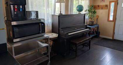 Denver Oasis · 5BR · 7-Seat Hot Tub · Sleeps 16